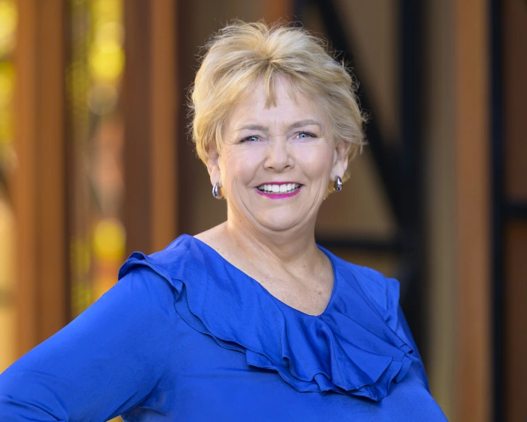 Headshot photo of Linda Bixby